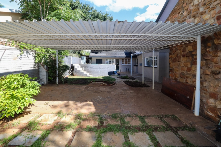 To Let 4 Bedroom Property for Rent in Flamwood North West